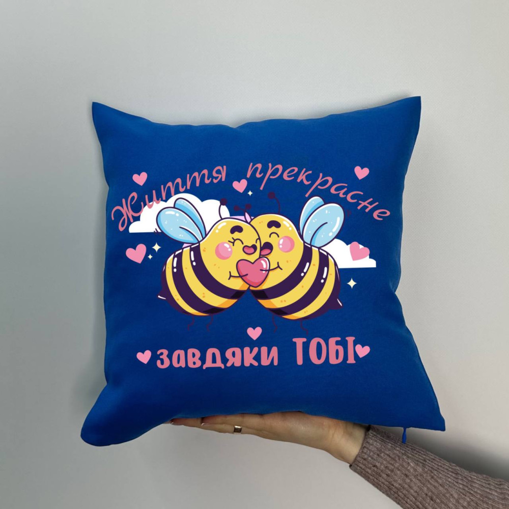 Подушка с принтом габардиновая Пчелки, синяя 35х35 (1703) Подушка с принтом габардиновая Пчелки, синяя 35х35 (1703)