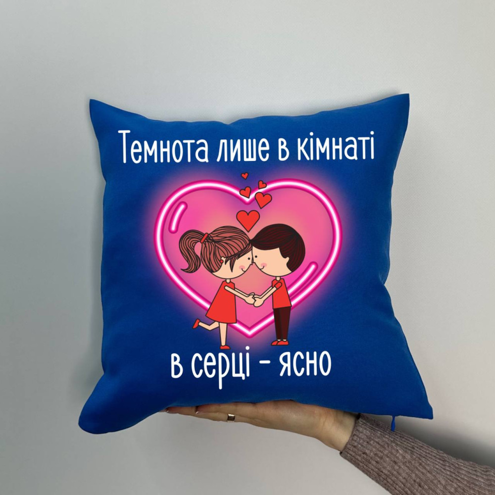 Подушка с принтом габардиновая Темнота только в комнате, синяя 35х35 (1449) Подушка с принтом габардиновая Темнота только в комнате, синяя 35х35 (1449)