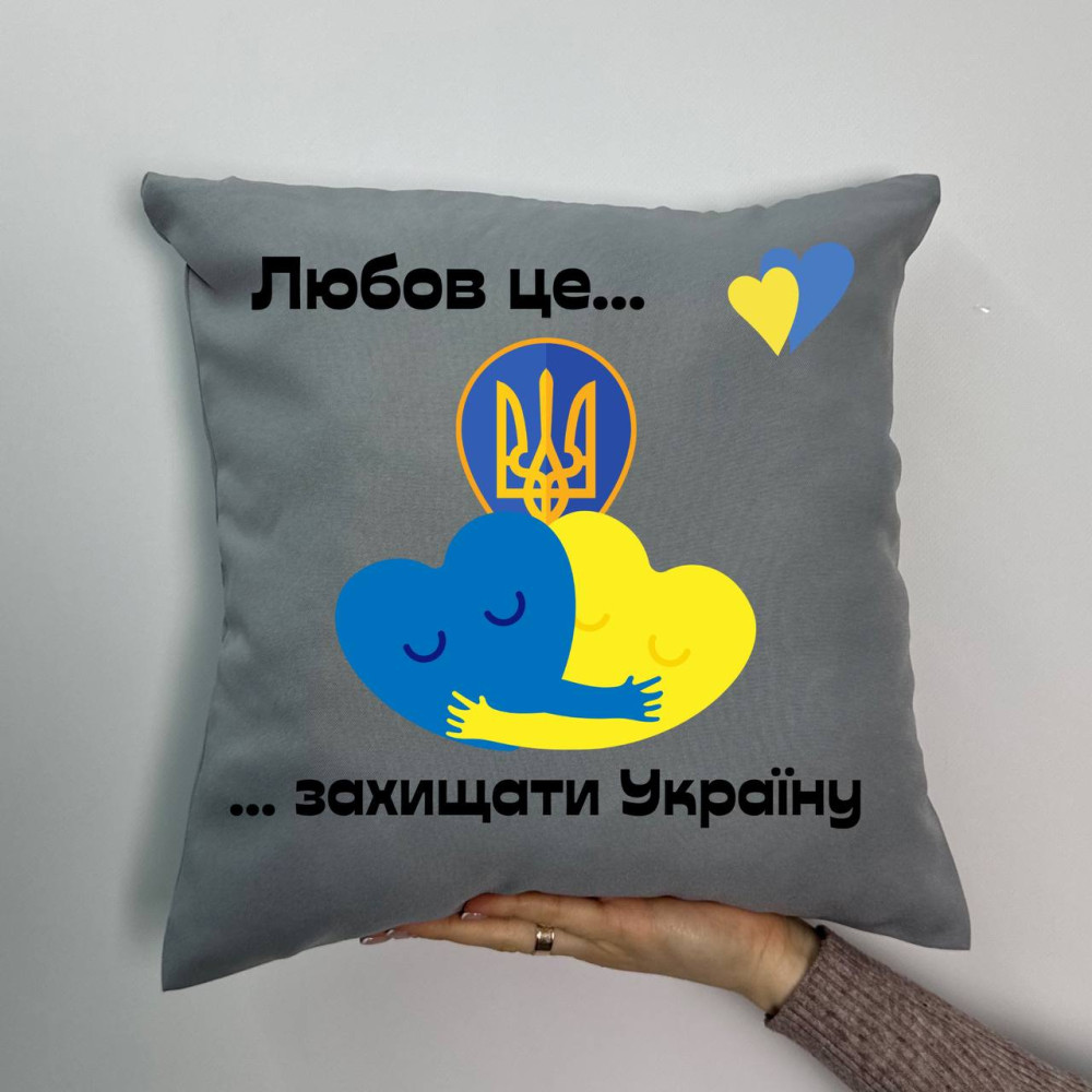 Подушка с принтом габардиновая Любовь это.., серая 35х35 (1799) Подушка с принтом габардиновая Любовь это.., серая 35х35 (1799)