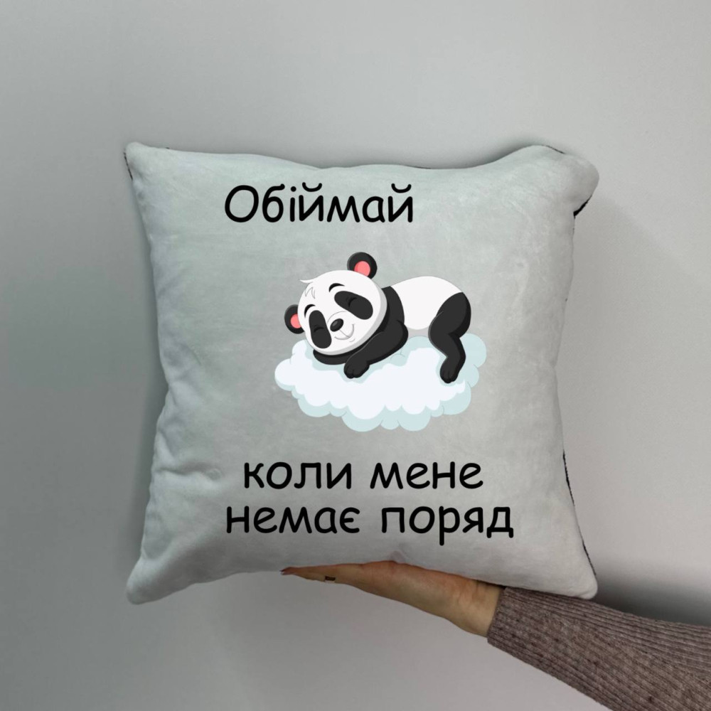 Подушка с принтом плюшевая Обнимай пока меня нет рядом (панда), 35х35 (1506) Подушка с принтом плюшевая Обнимай пока меня нет рядом (панда), 35х35 (1506)