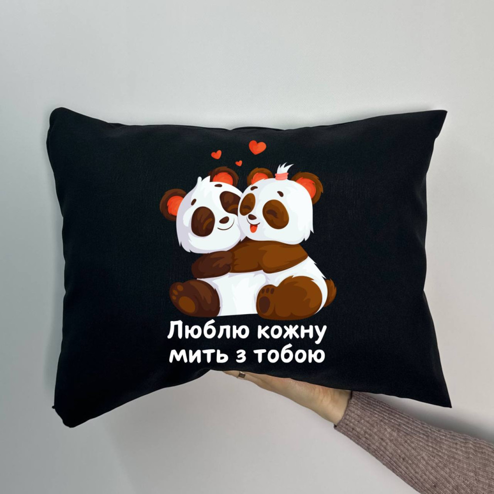 Подушка с принтом габардиновая Люблю каждое мгновение с тобой, черная 35х45 (1265) Подушка с принтом габардиновая Люблю каждое мгновение с тобой, черная 35х45 (1265)
