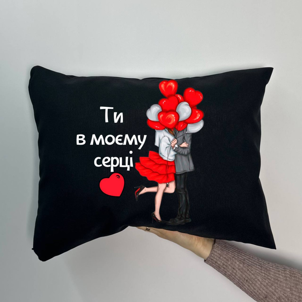 Подушка с принтом габардиновая Ты в моем сердце, черная 35х45 (1933) Подушка с принтом габардиновая Ты в моем сердце, черная 35х45 (1933)