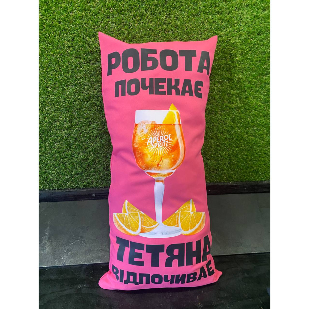 Подушка с принтом габардиновая Татьяна отдыхает, розовая 35х75 (2223)