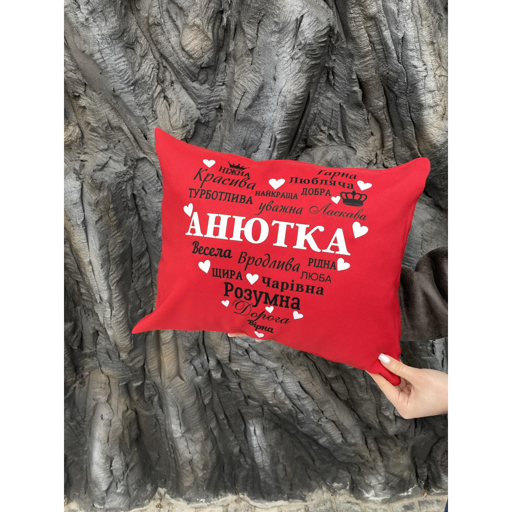 Подушка с принтом габардиновая Анютка, красная 35х45 (2268)