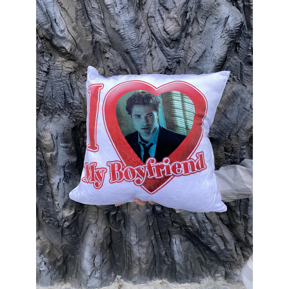 Подушка с принтом плюшевая i love my boyfriend, белая 45х45 (2324)