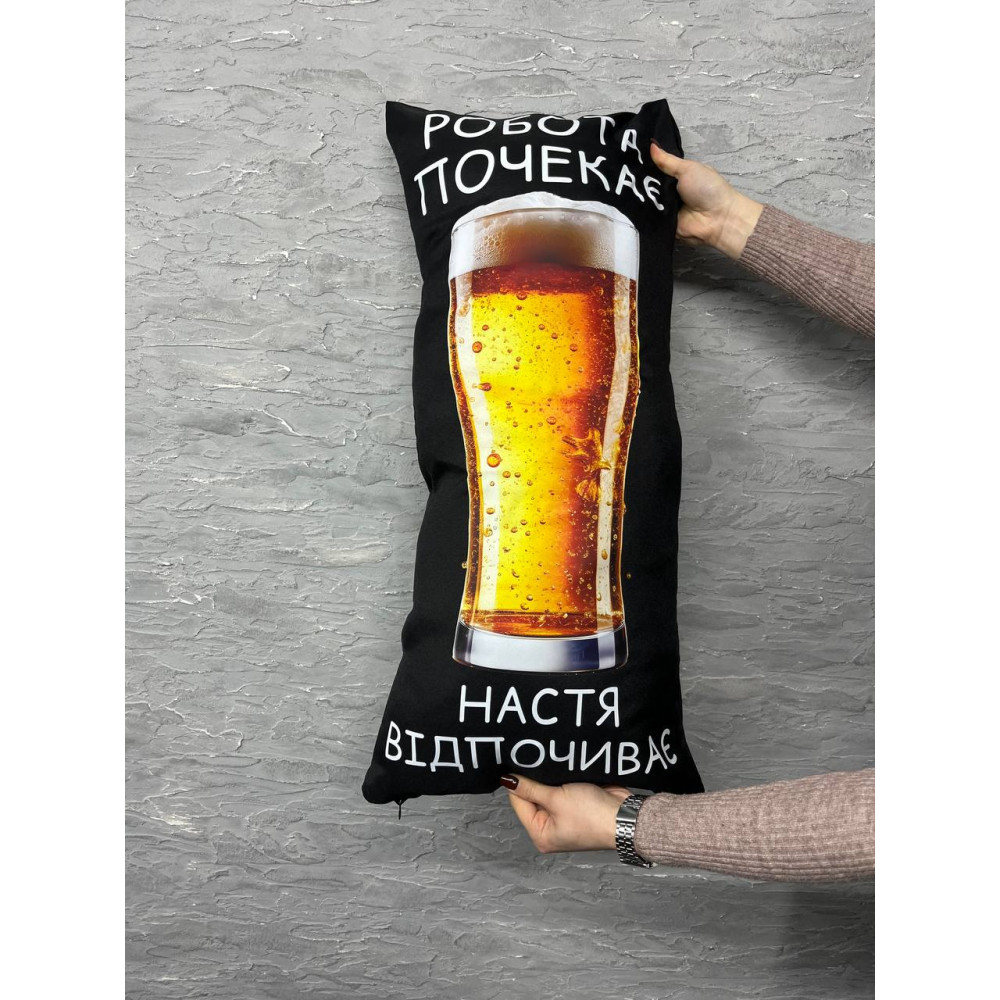 Подушка с принтом габардиновая Настя отдыхает, черная 35х75 (2433) Подушка с принтом габардиновая Настя отдыхает, черная 35х75 (2433)