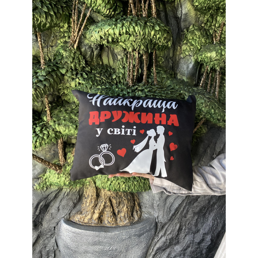 Подушка с принтом габардиновая Лучшая жена в мире, черная 35х45 (2596)