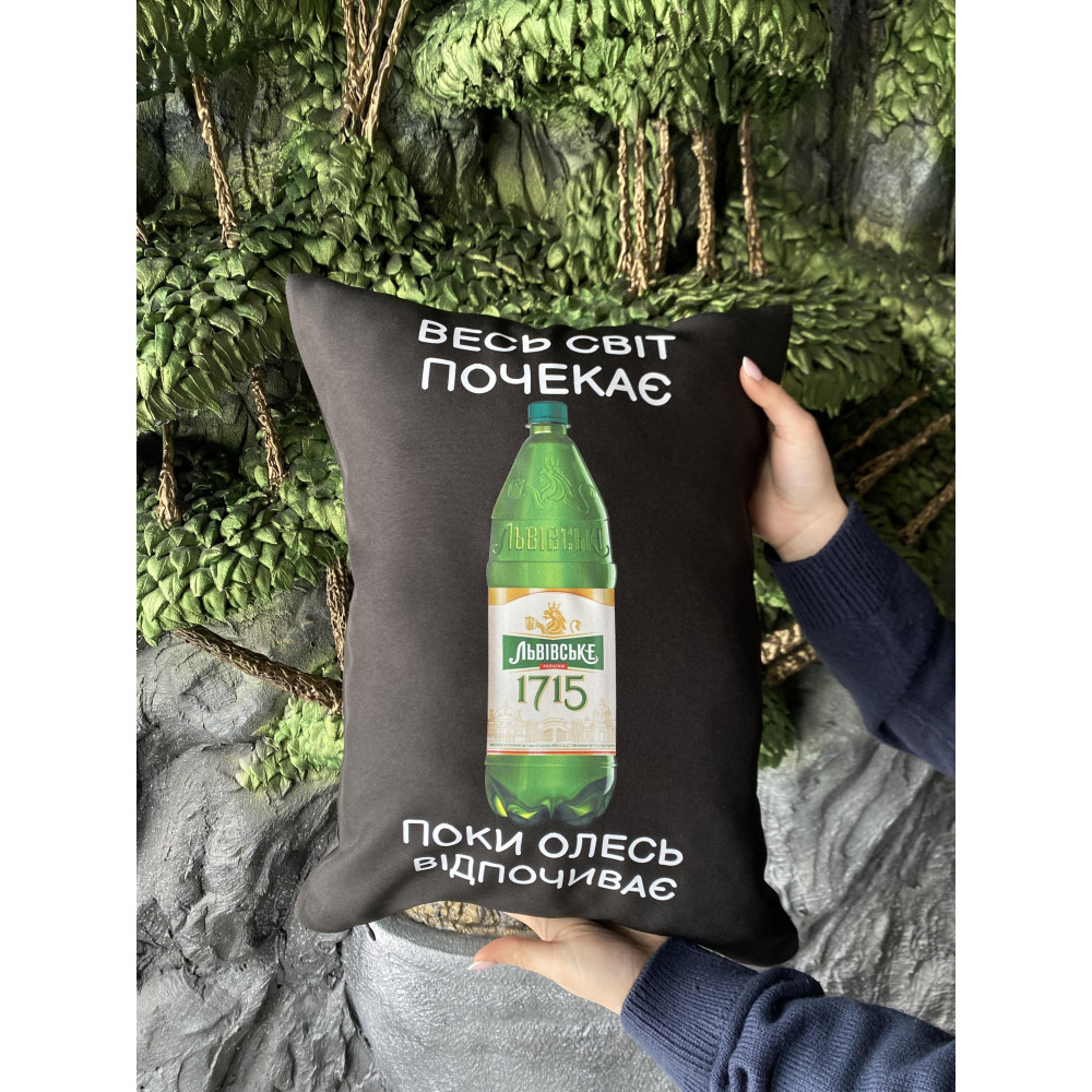 Подушка с принтом габардиновая Львовское для Олеся, черная 35х45 (2606)