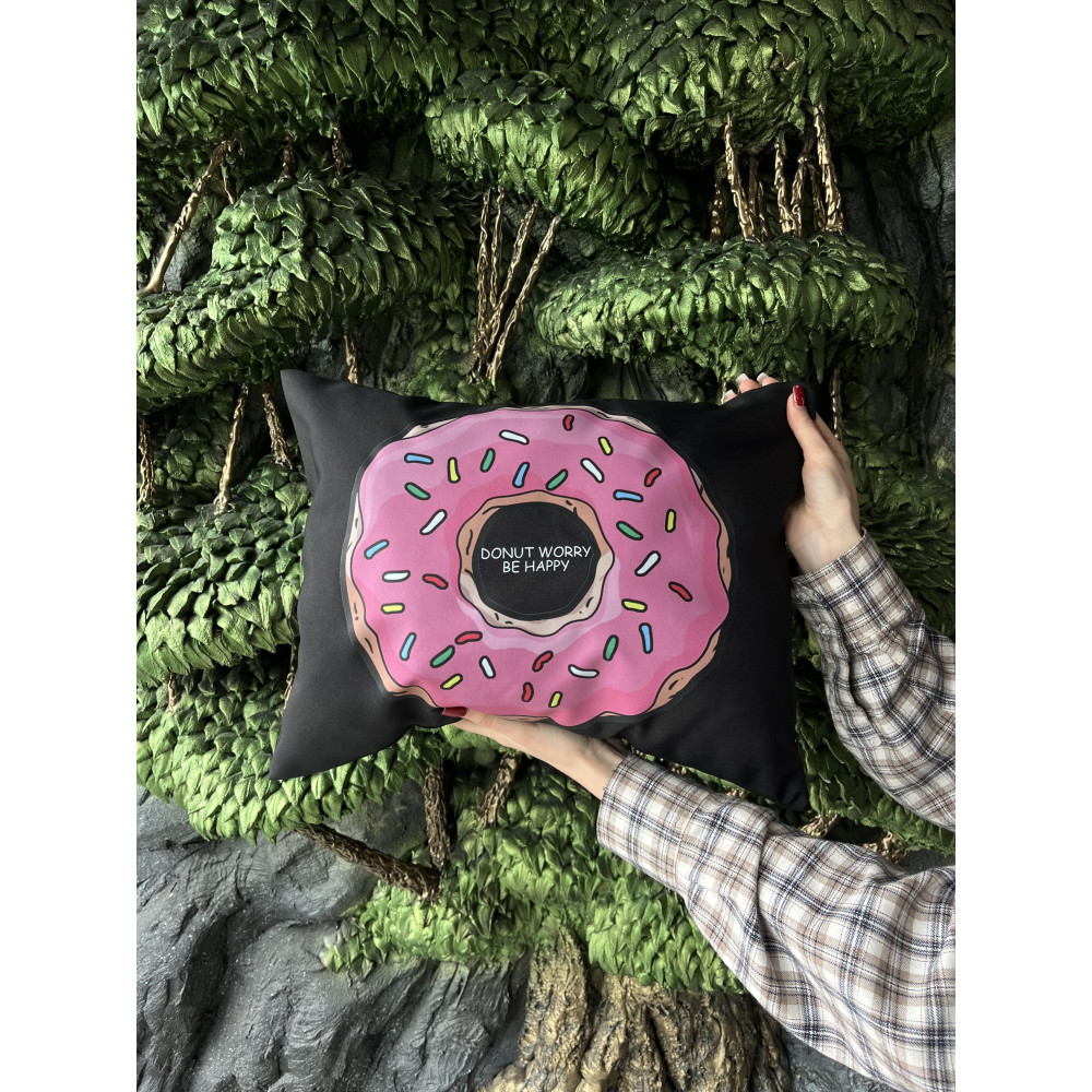 Подушка с принтом габардиновая Donut worry be happy, черная 35х45 (2649)