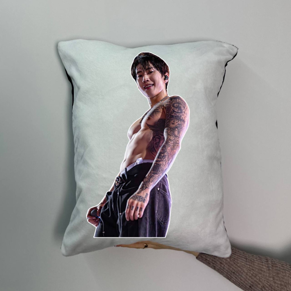 Подушка с принтом плюшевая Jay Park 35х45 (926)